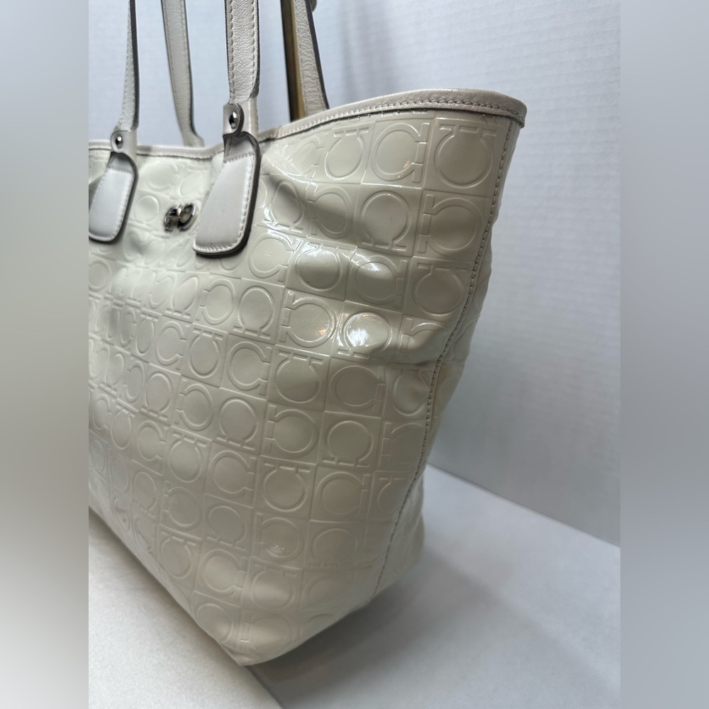 Authentic Salvatore Ferragamo Gancini Embossed Leather w/ COA - Picture 6 of 15